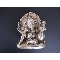 Statue du dieu Ganesh avec paon et souris