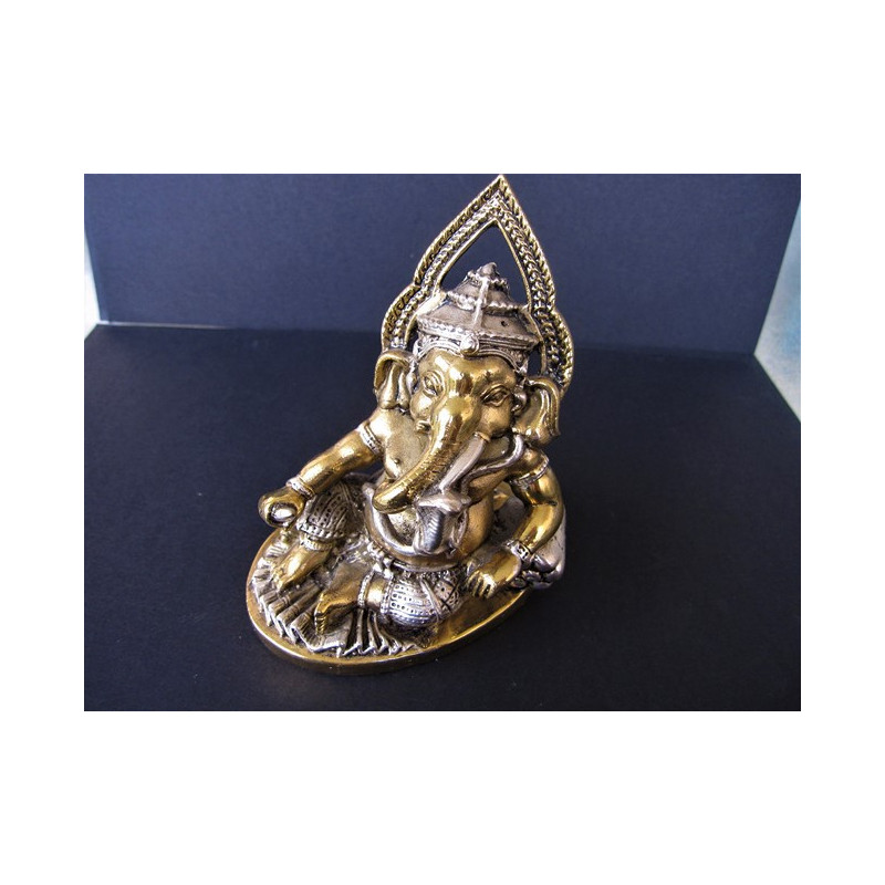 Statue du dieu Ganesh avec cobra et poignard
