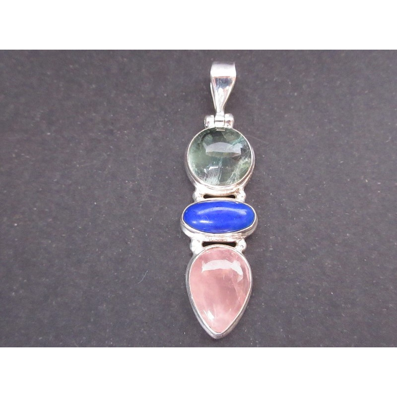 pendentif en prehnite, lapis lazuli et quartz rose.