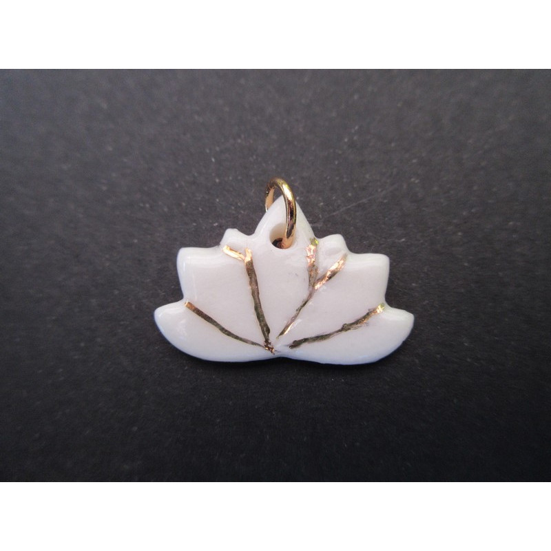 pendentif fleur de lotus en porcelaine