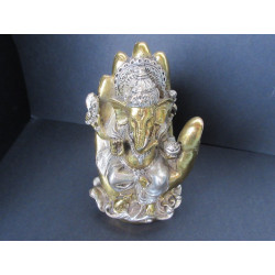 statue ganesh dans main de bouddha