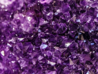 L'Améthyste, la nymphe des pierres naturelles violettes